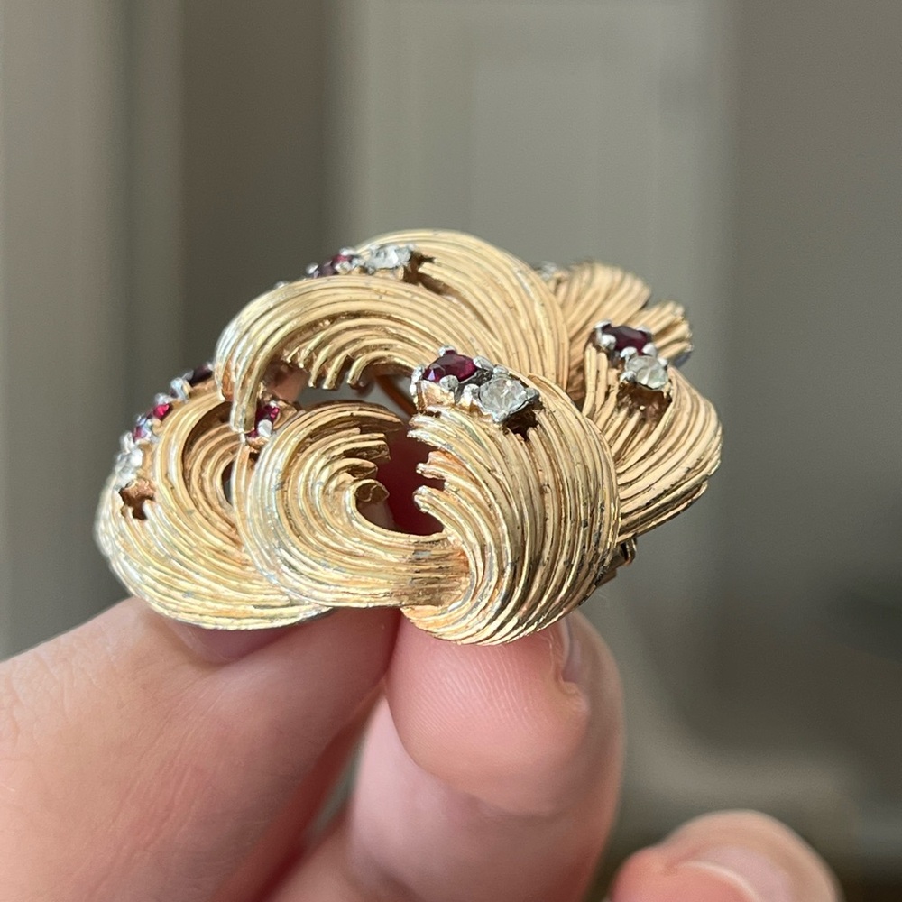 Vintage Boucher Feather Leaf Cluster Red White Rhinestone Gold Fur Clip Brooch - Picture 7 of 12